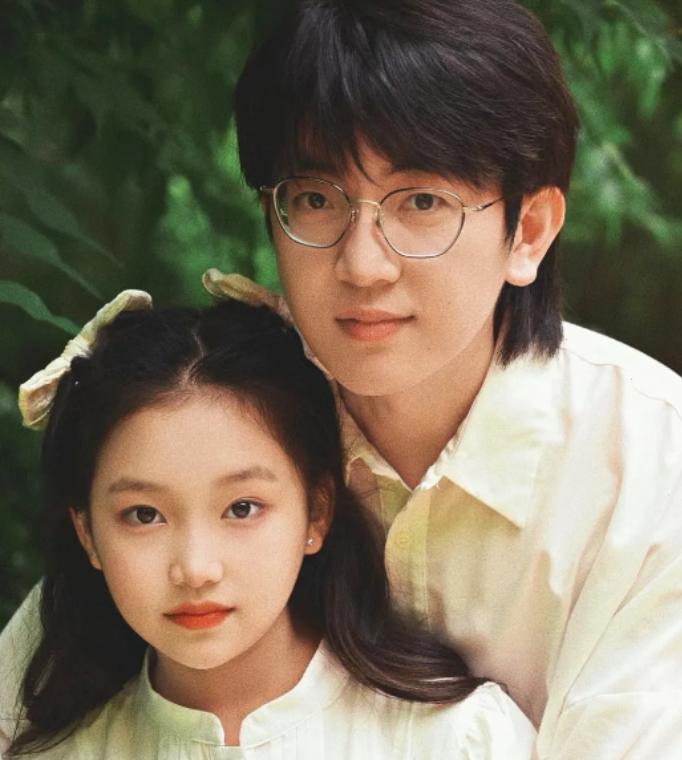 1947年的东北大地，硝烟弥漫，民主联军正憋着劲儿准备大干一场。可就在这节骨眼上