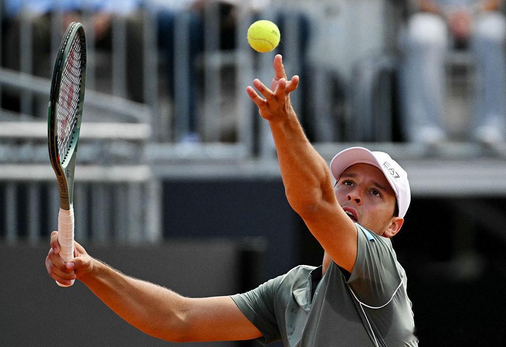 达尔德里扳平比分💪ATP1000罗马大师赛第四轮，达尔德里次盘化解兹维列夫发