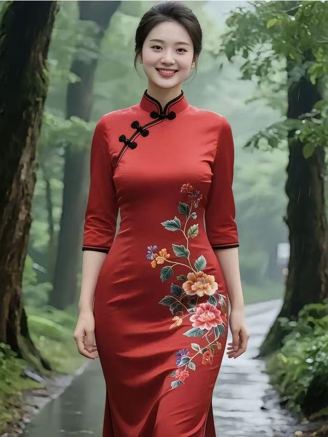 四块玉·旗袍佳人旗袍盈，雅姿盛，款步轻移韵流萦。嫣然一笑风情迸，似柳风，