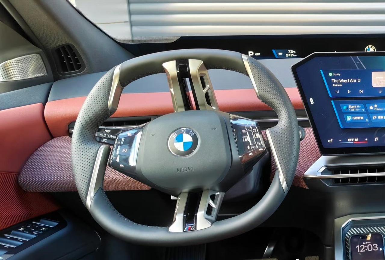 BMWiX3方向盘提供了横竖两种方案，您更喜欢哪个？宝马iX3新世代的版