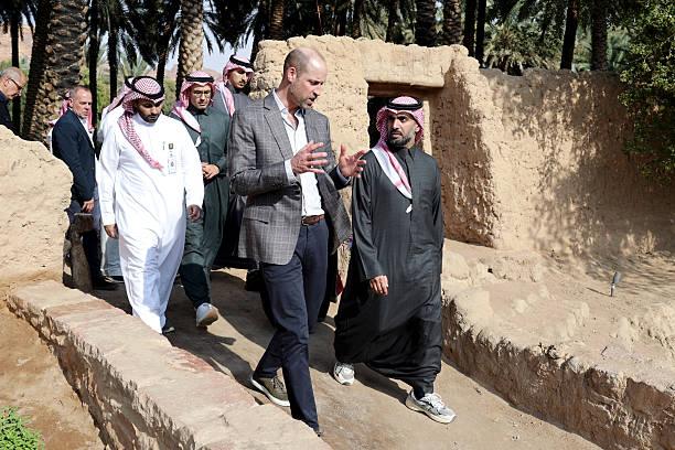 《为什么真正有底蕴的地方，都不急着“现代化”？》很多人刷到威廉王子在沙特阿尔乌