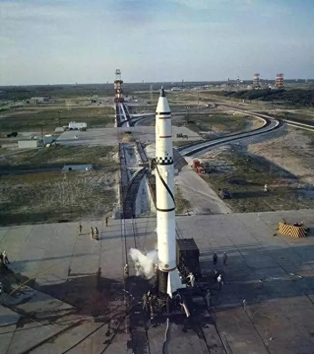 美伊打成这样，解放军为何不对台动手。首先，一旦动武，代价太沉重。台海开战，台湾