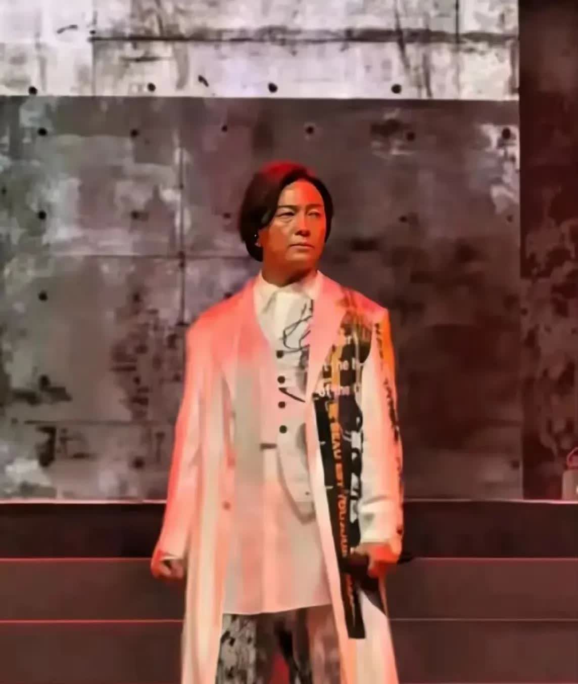 郑伊健你发福了我能理解，你变老了我觉得这是正常的，但是你都57岁
