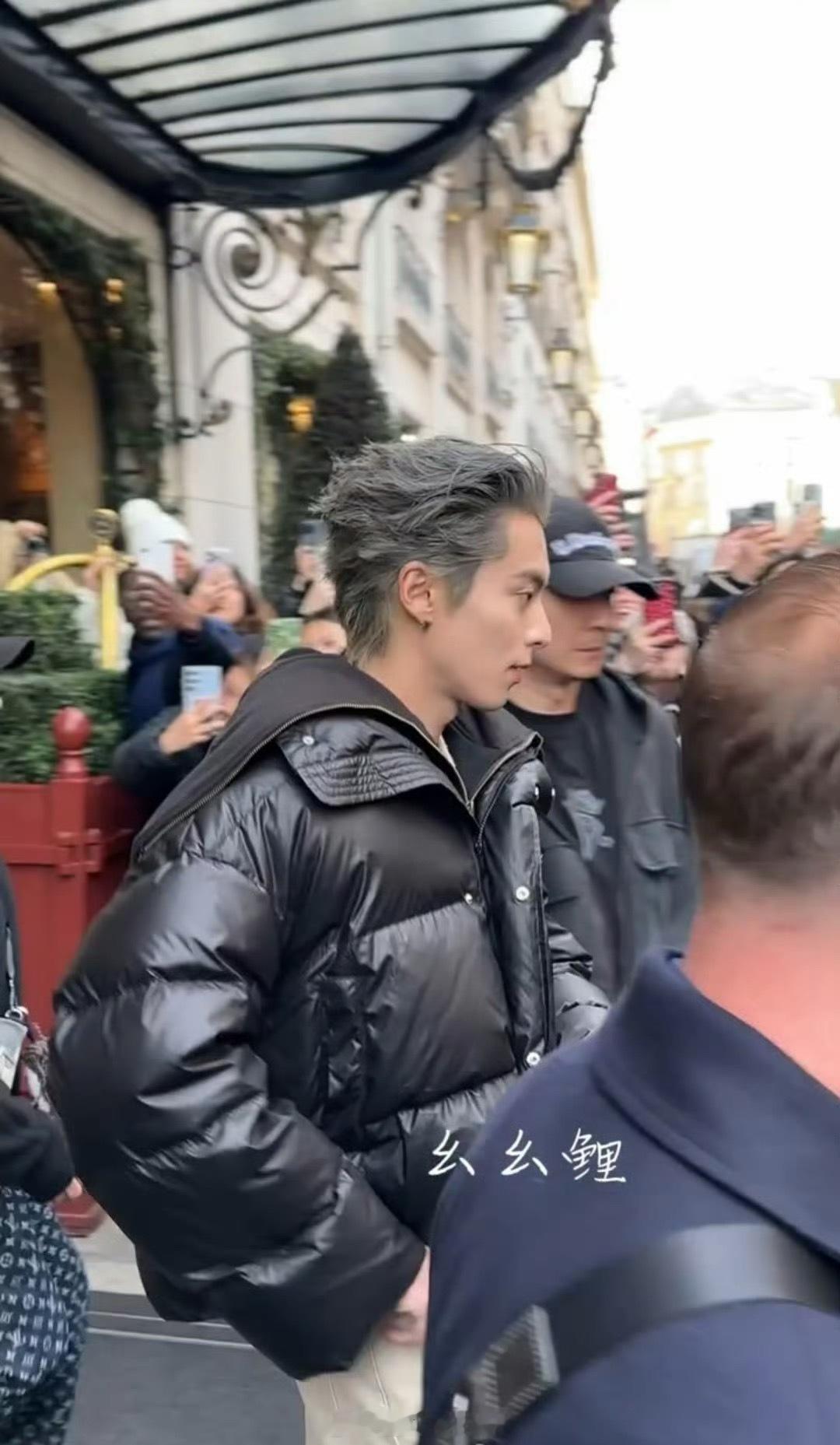 王鹤棣银发小王子袭来，帅哥就是这样什么发色都完美驾驭