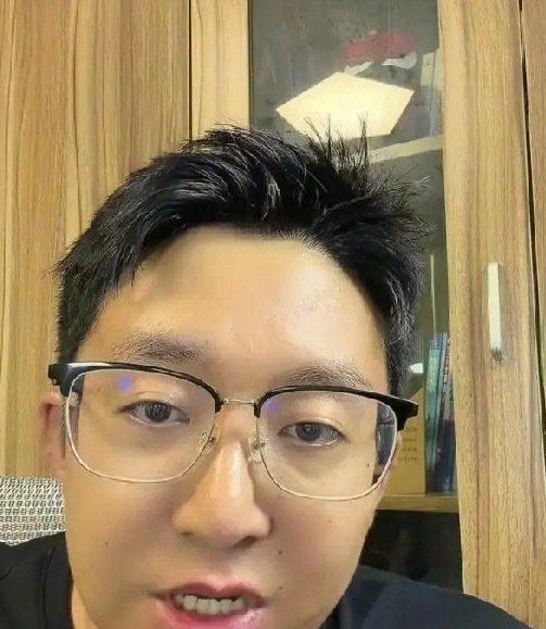 这个大鹏老师也挺让人难评的。嘴上说着不稀罕峰学蔚来的流量和热度，可选择这个时