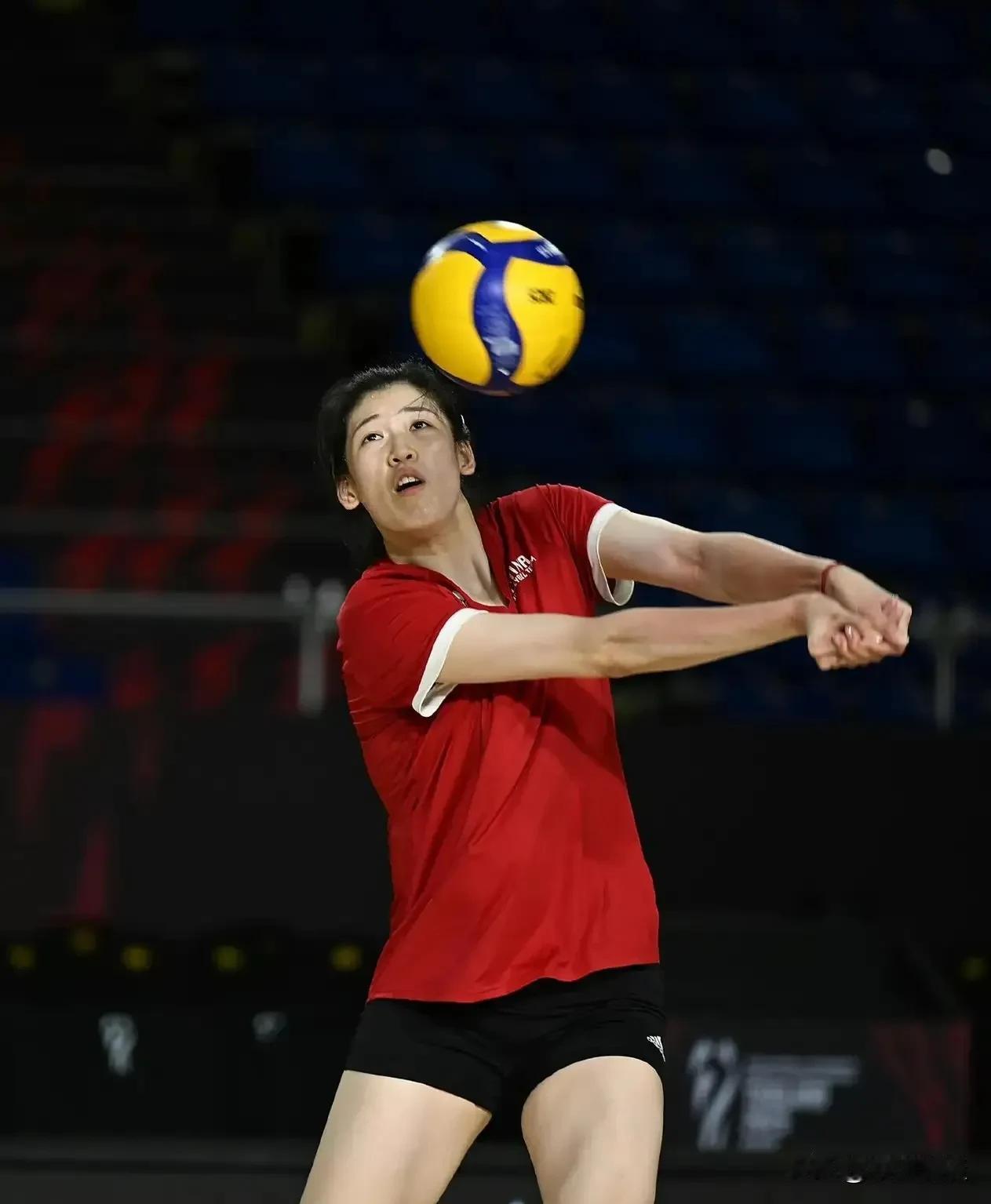 李盈莹回归中国女排后，首战墨西哥出场半局，6扣1中，状态不佳。原因在哪里？1