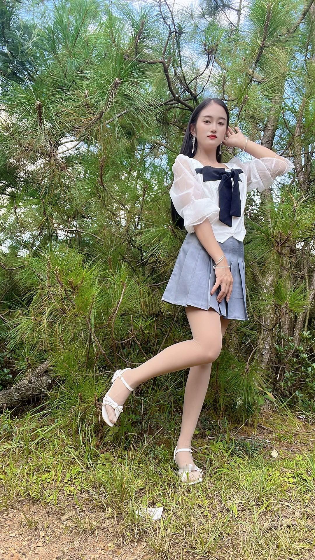 纯天然野生美女[吐舌头眯眼睛笑][吐舌头眯眼睛笑]​​​