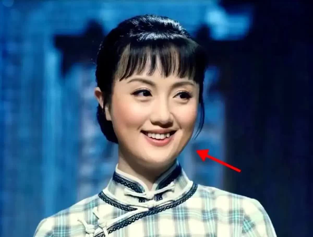 朱媛媛的蜕变：从不自信到标志性笑容，揭秘娱乐圈的独特魅力