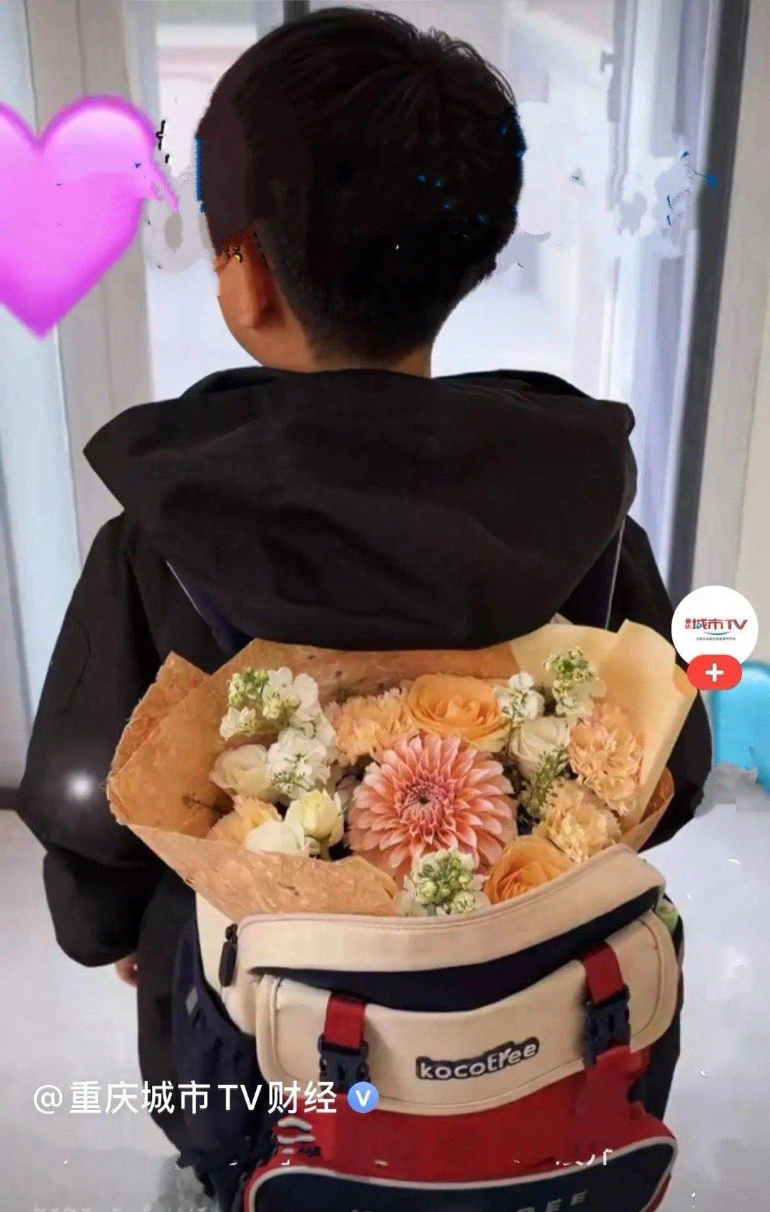 母亲节到了，重庆一妈妈自导自演给自己制造惊喜，没想到儿子一转身给妈妈暖哭……