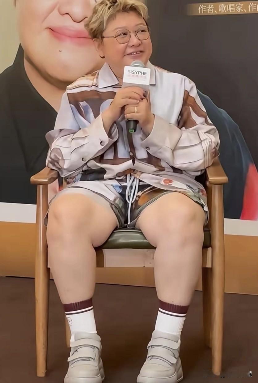 怪不得韩红说自己天生霸气侧漏，还说在音乐圈到现在为止也没觉得有谁比自己唱得好，看