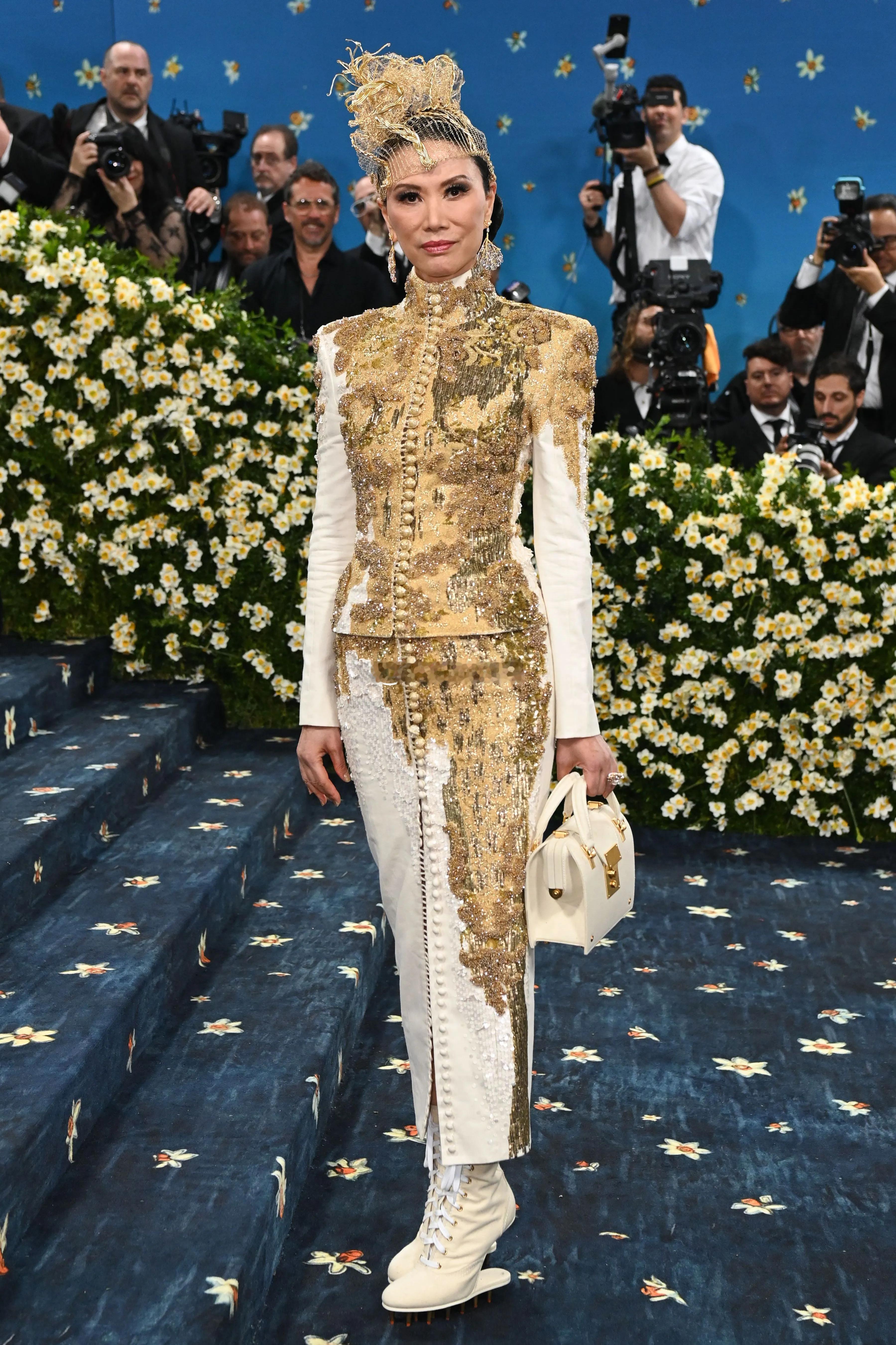 MetGala2025红毯｜邓文迪和女儿Grace👇（邓姐的这身来自Th