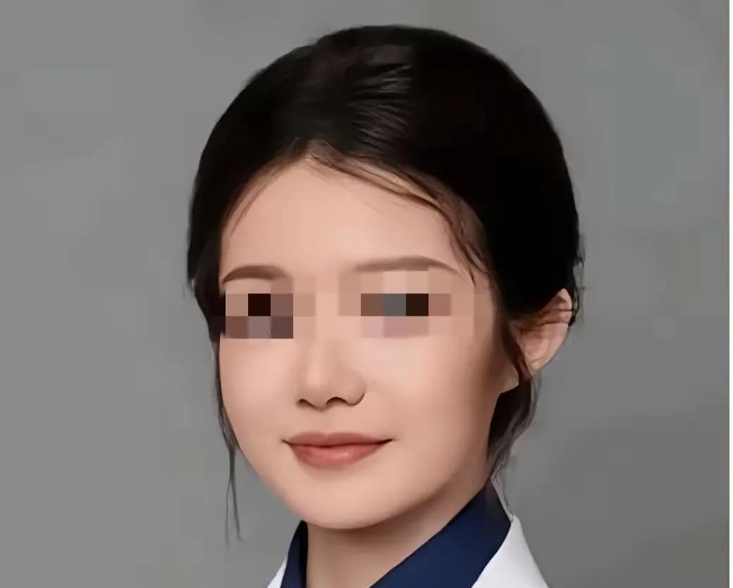我想到了肖先生被吊销医师执业证，也想到了董小姐会有处分，但我万万没想到，她的