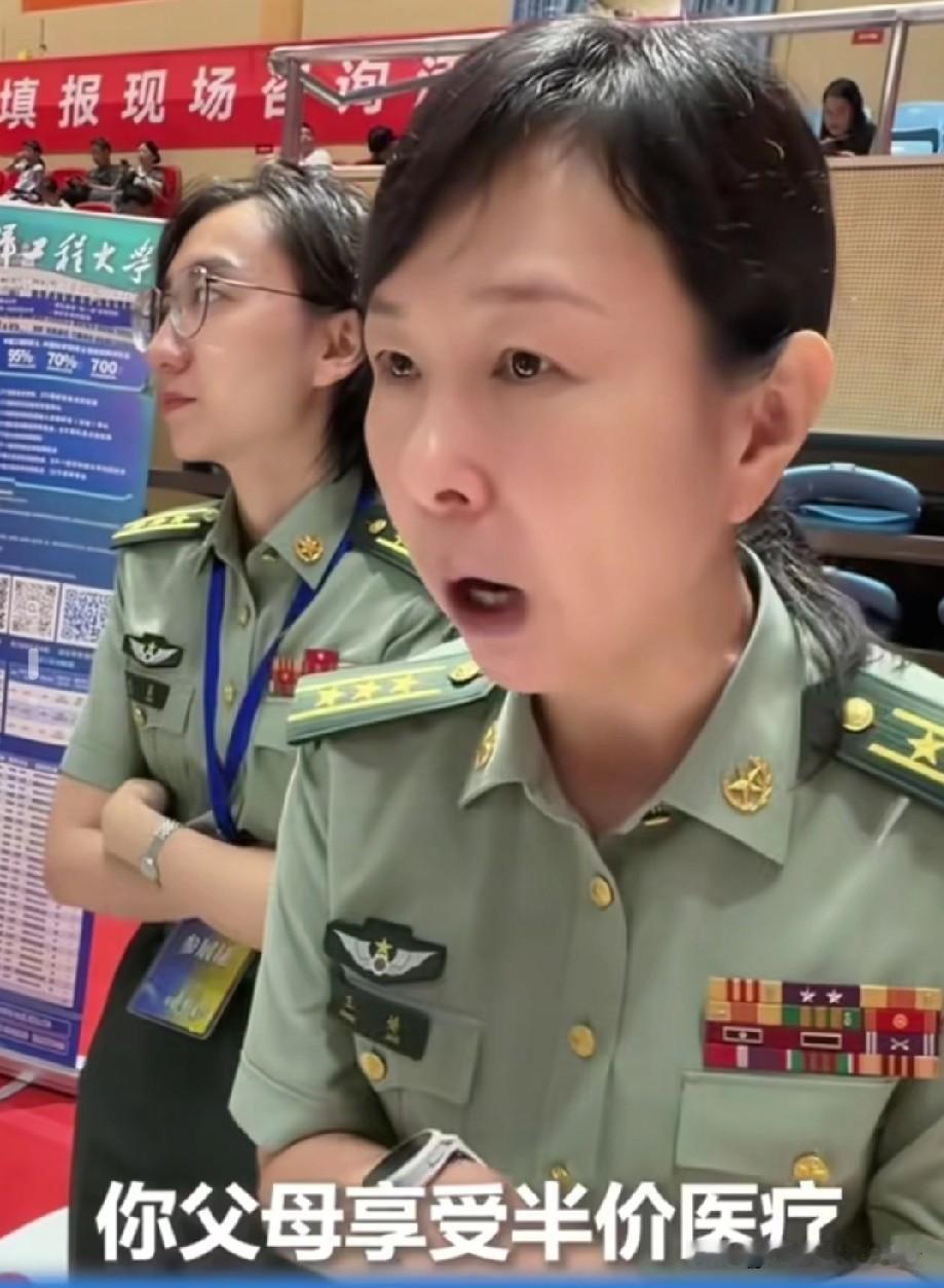 这位年轻的陆军女上校说话非常有底气，因为她的背后是陆军军医大学。她说，只要考