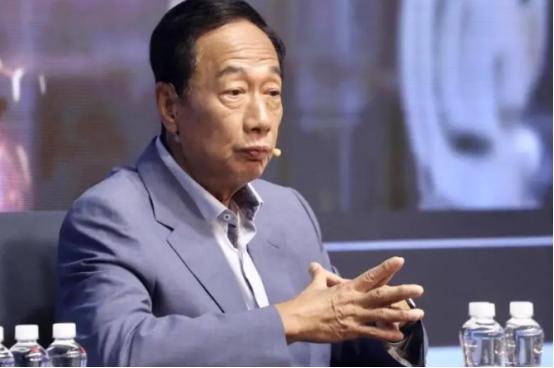 台湾企业界巨头郭台铭近日的一番言论，犹如在政坛投下了一枚震撼弹。他宣称，没有大国