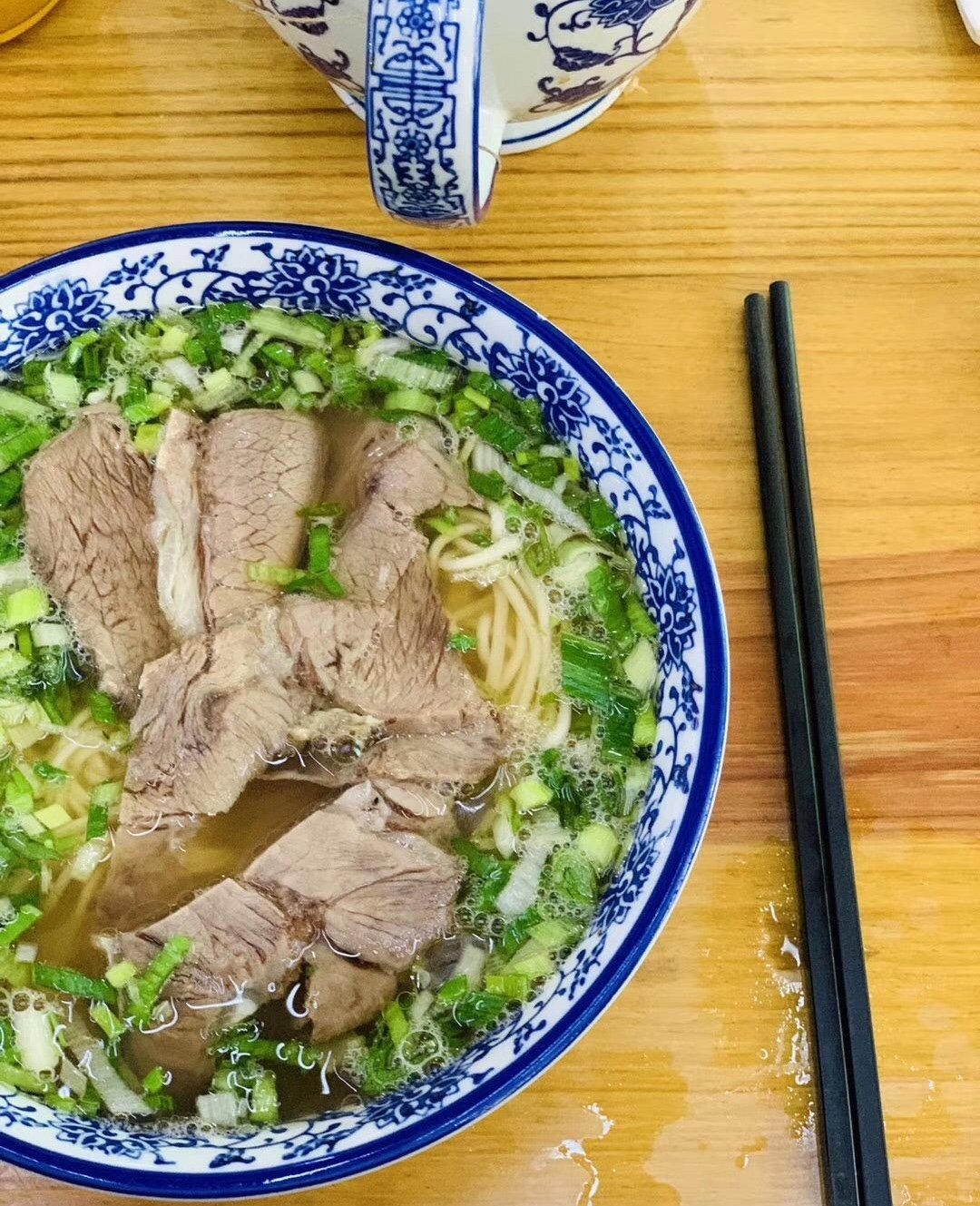 钱也太好赚了吧！就这点面和牛肉他要卖我6块钱？？？​搞笑​​​​