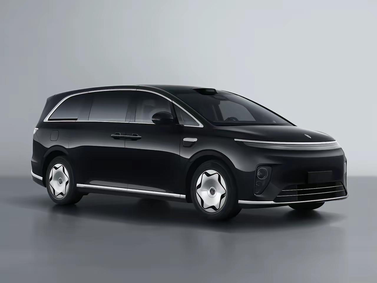 终于有了借鉴丰田赛那体态的宽趴型大型国产MPV了。去年就一直提醒。现在这个空白被