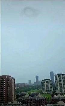 2025年6月16日晚，合肥巢湖方向出现的奇异闪电现象，期间天空中多次出现龙形生