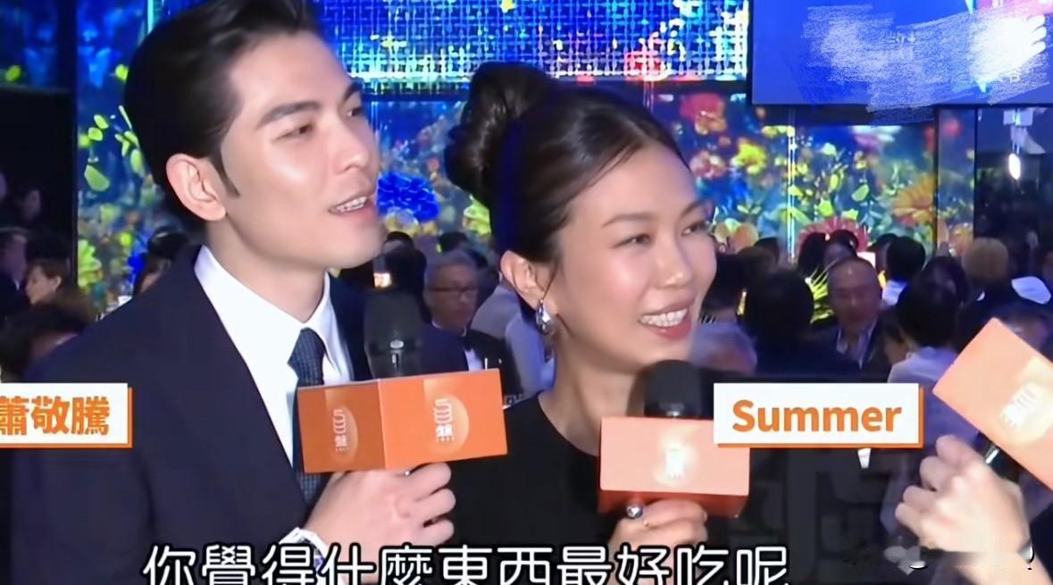 狠狠被萧敬腾喂了顿狗粮。记者：全世界你觉得什么东西最好吃呢？萧敬腾：我老婆