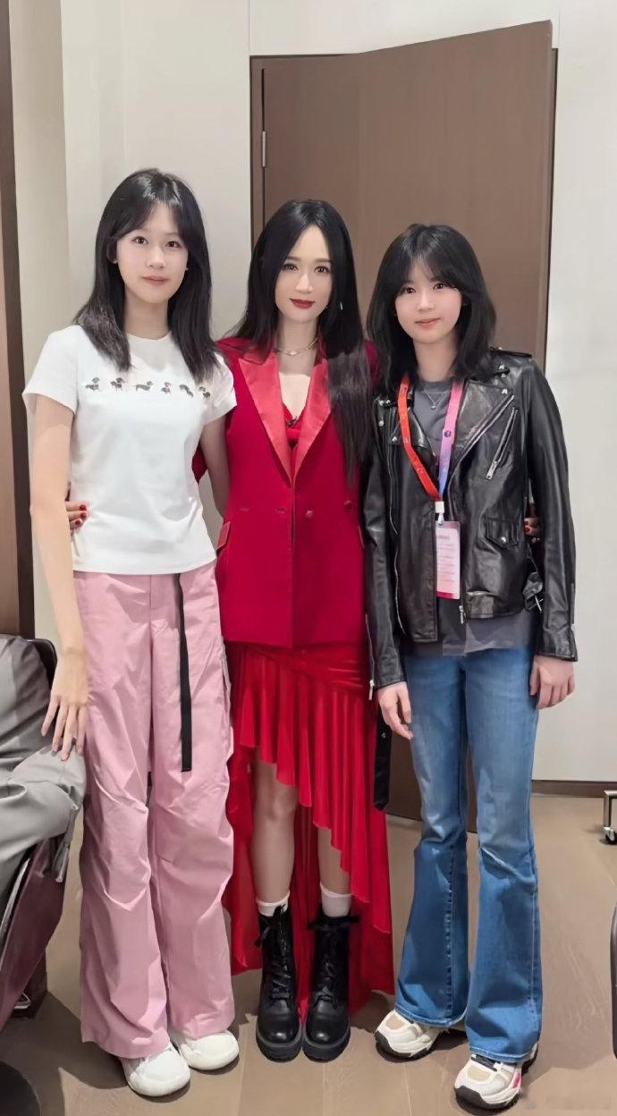 陈乔恩贝儿时隔11年后再同框，妹妹好高！