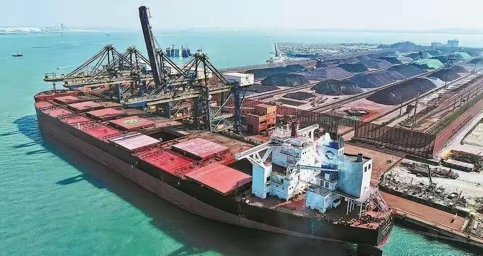 中方各大港口如临大敌，严查必和必拓铁矿石，一律不予接收！看来，中方是铁了心要给澳