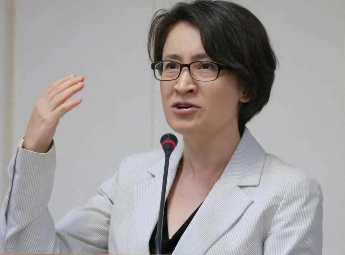 意大利外长提前放话：不会见萧美琴。可她还是去了，论坛照开，演讲照发。中方通牒当天