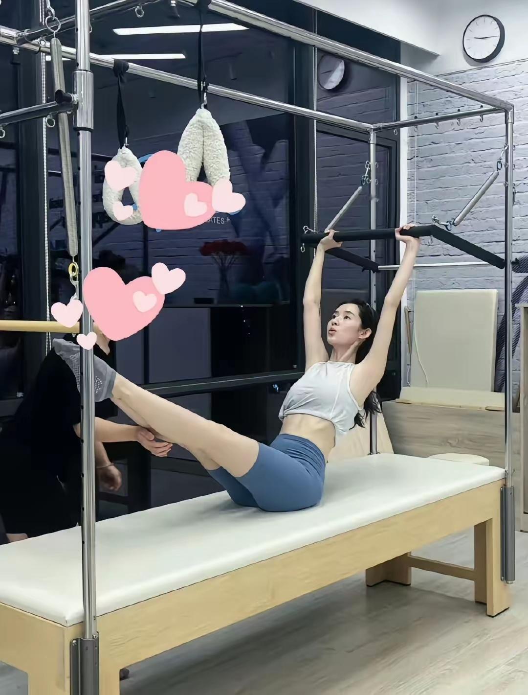 女明星为了保持身材也是下了大苦功夫的，看了一组王玉雯的健身照片。本来她这个体格就