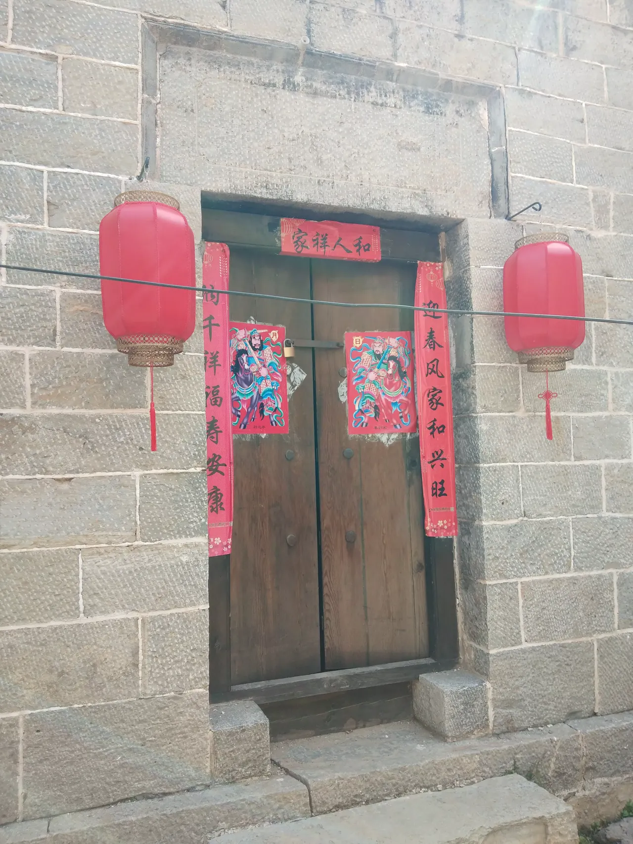 我爸是兄弟三个，大伯公务员，退休工资8000元；二伯工人，退休工资3200元；我