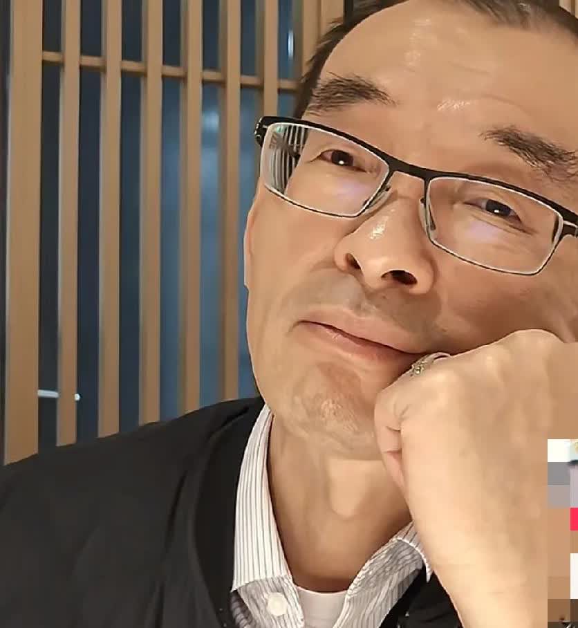 老谢怕是要“哭”晕在厕所喽！浩男妈妈许建华领着四个儿女，还有海军等人，齐刷刷