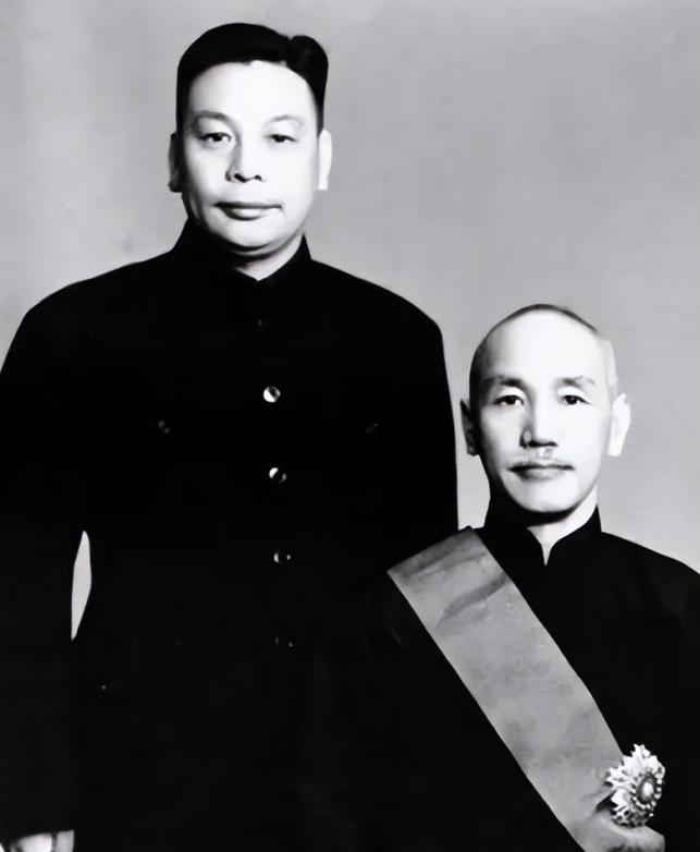 两蒋灵柩现状：台湾不想要，亲人懒得管，“台独”分子泼油漆泄愤。两蒋灵柩现状令人唏