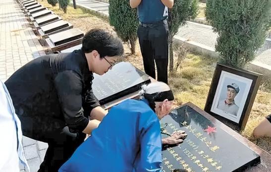 1932年，12岁的段桂秀嫁给了21岁的王金长，新婚第3天，王金长去参军，这一去