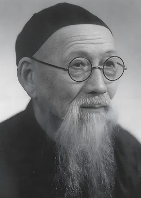 1931年，宋美龄陪母亲游杭州，半个月就花了一万三千多块大洋，账单送到浙江省政府