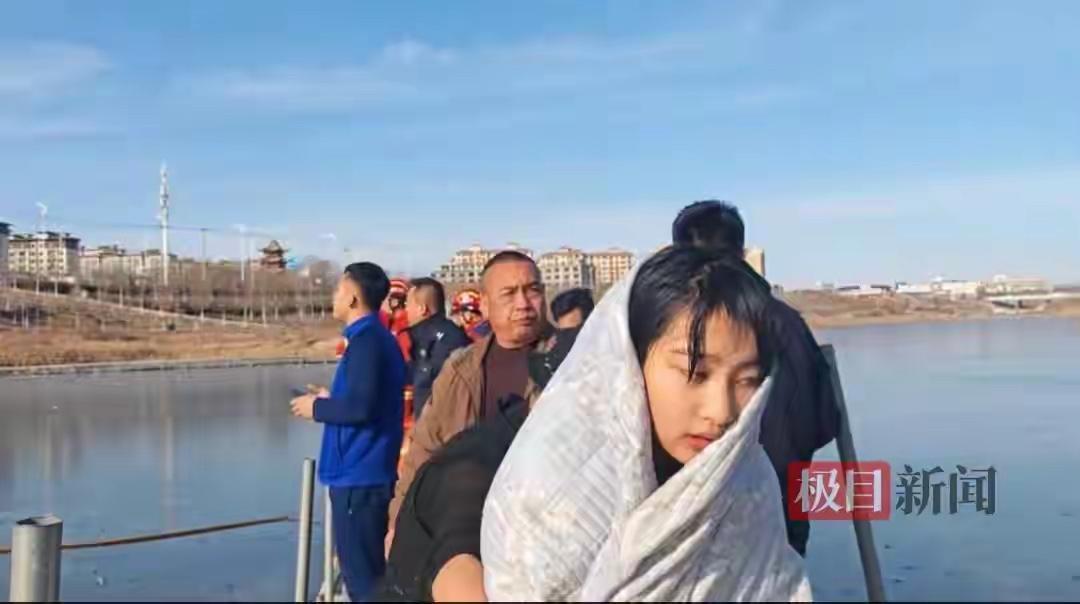 宁夏初一女生勇救落水男孩，事后学校，消防队都对女孩做出了表扬，男孩家属拿出现金感