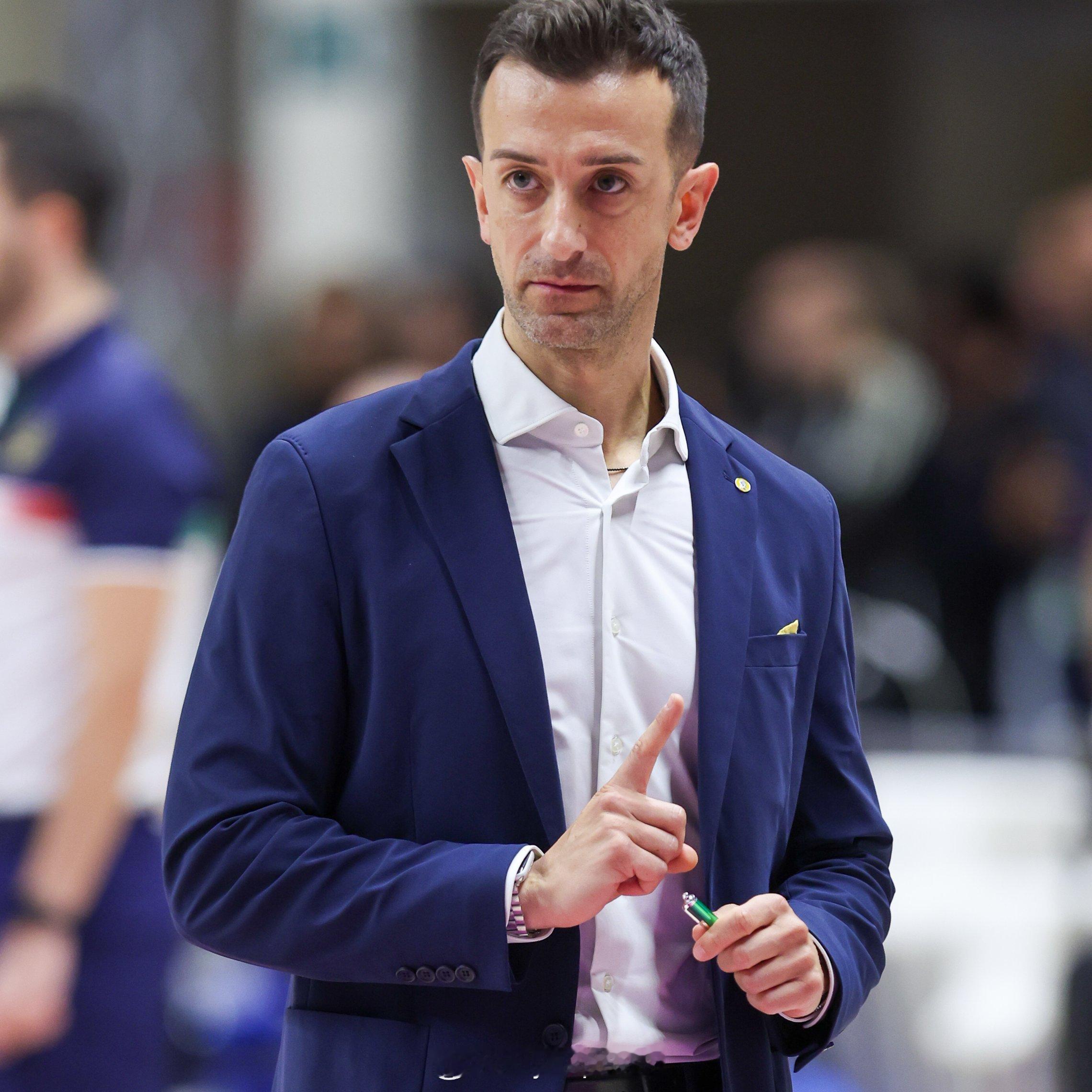 【桑塔雷利转会传闻满天飞】排球转会动态继意媒率先传出桑塔雷利将提前离开科内利亚