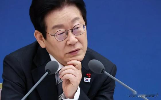 一国总统带头炒股，套现3倍离场，上百万散户爆仓，千万股民怒了。 2026年7