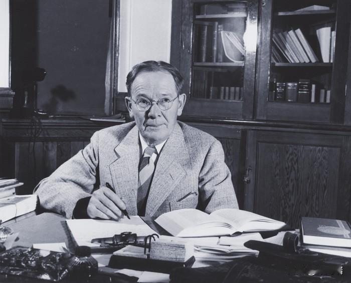 现代心理学史上，有一场堪称黑色幽默的著名实验。1921年，斯坦福心理学泰斗