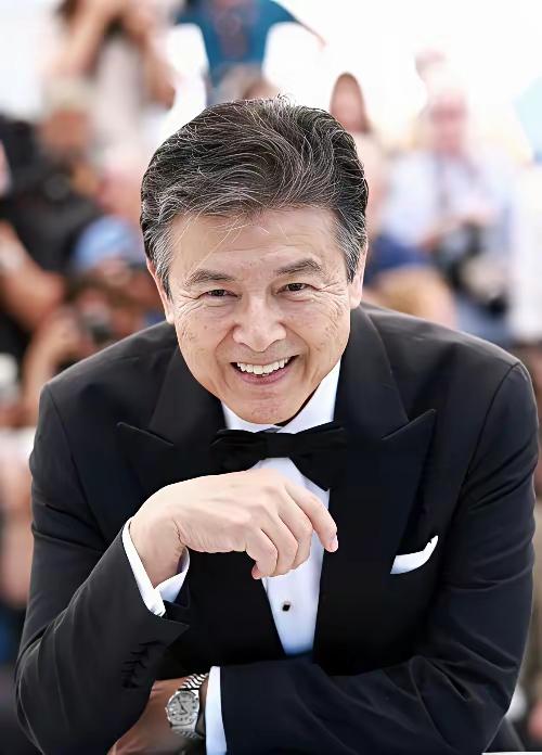 王铎：三浦友和74岁了，活出了一个慈祥的老人。