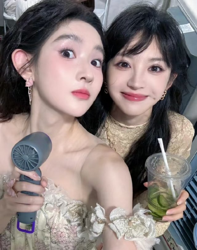 那么权威的脸居然有五张！真的是眼睛一亮一亮又一亮，檀健次那张是不是开了大眼瘦脸