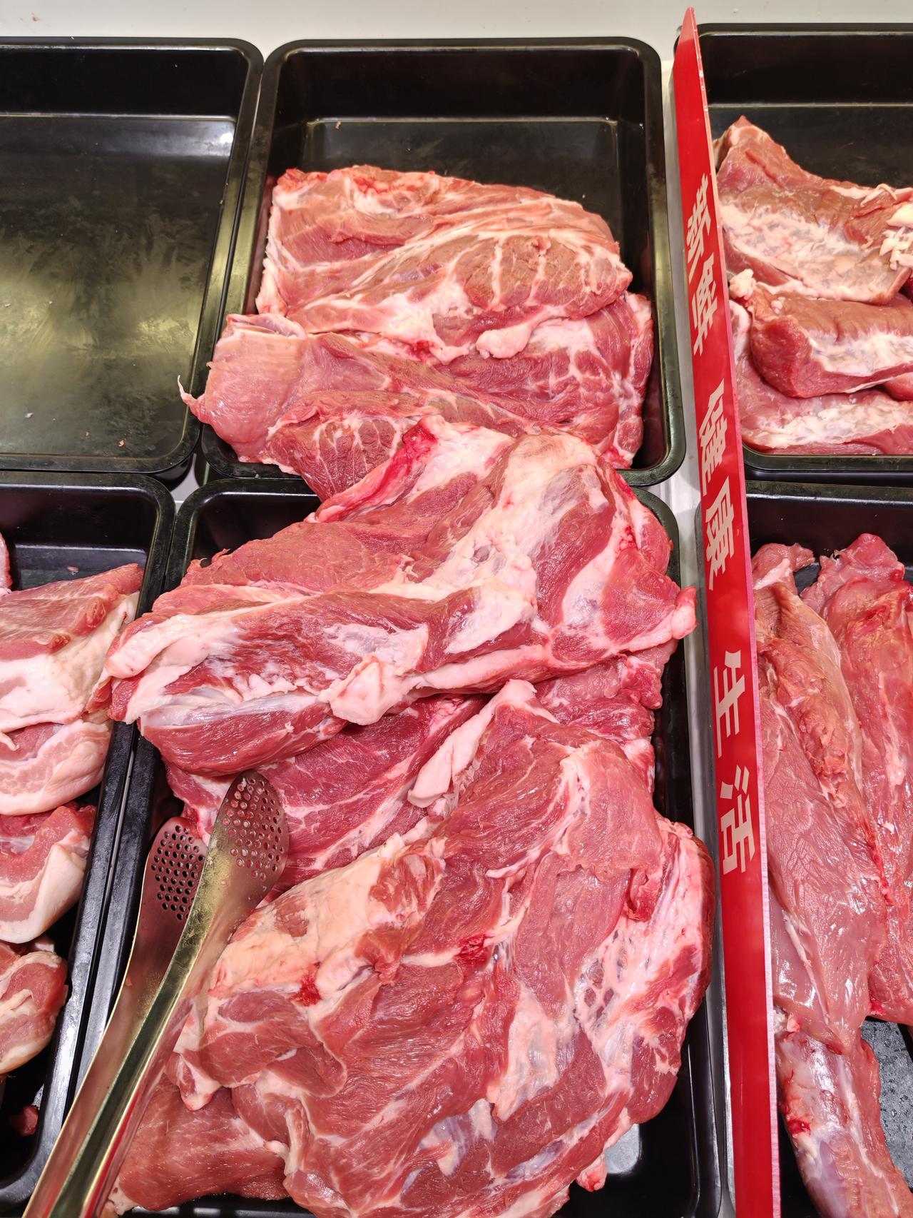 真是泪目了，12月11日报道今天和婆婆视频，婆婆和公公正在吃饭，看见婆婆和公公两