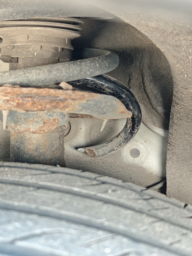 减震生锈减震弹簧断裂4年5万过保自费宋plusdmi，今天整整4年不过只开