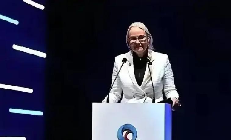 不是樊振东需要国际乒联，是国际乒联害怕了。他们用新规则狙击他。逼你一年打满