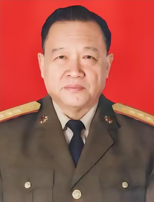 “对方家条件再好，我坚决不做上门女婿，大丈夫行不更名，坐不改姓。”这是他的耿直和