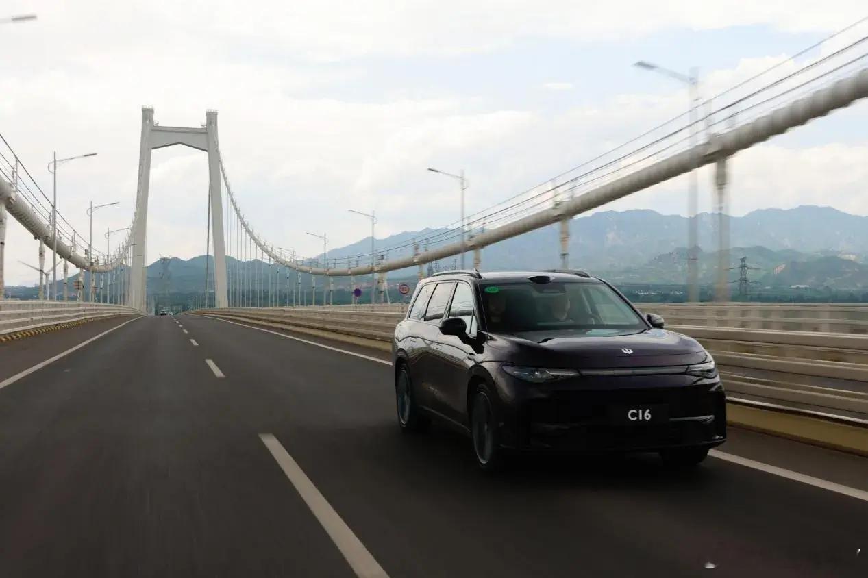 新能源汽车、新能源大牛说五菱全新中大型SUV亮相，1.5L插混动力+大六座，卖多