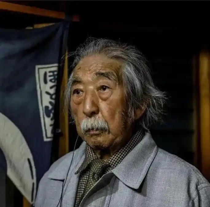 91岁的日本退伍老兵，面向镜头讲：若中日再交战，我还愿去，媒体追问缘由，他振振有