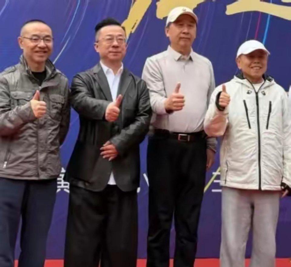 今天是《举起手来3》开机的日子，喜欢看这部电影的有福气了。刘仪伟惊喜加盟，预计2