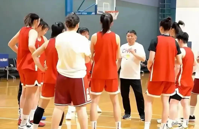 李梦这次集训真瘦了!训练场上没有了以往的妆容,连心态也变了