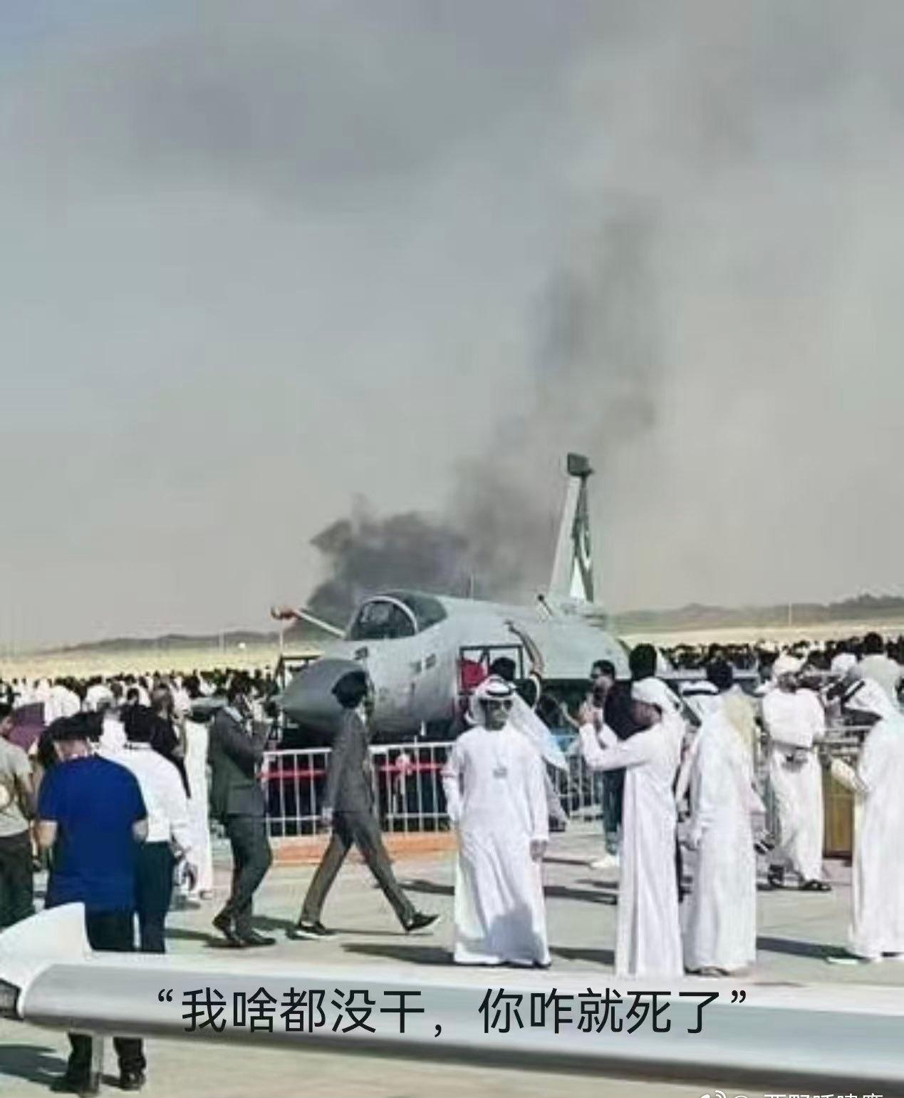 这是一张光辉战机与枭龙战机的合影。光辉：士可杀不可辱，我先去了！