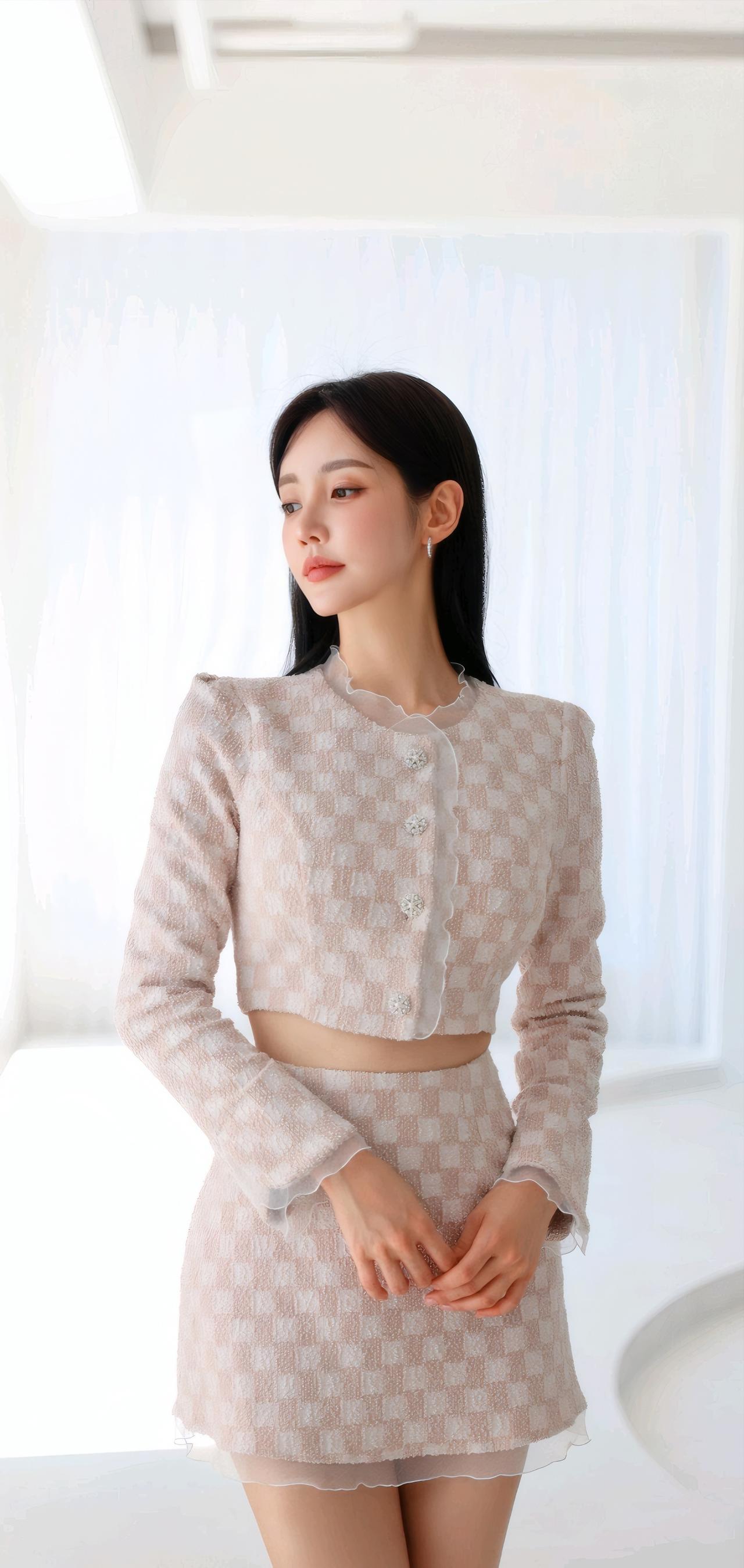 温柔甜美的少女风穿搭，粉色格纹套装，清新自然。