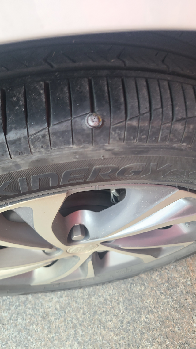 这个轮胎就不能补了吗找个2家店都不给补，让我换胎，说是在轮胎侧面补不了