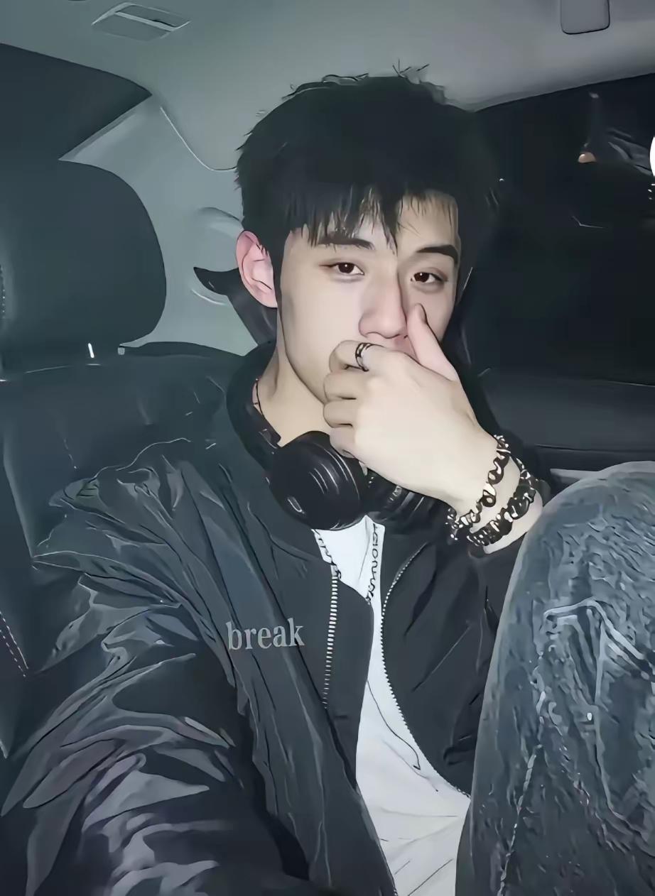 孙宇晨说，人间富贵花睡觉要全黑的环境，我就很好奇，这到底是为什么？难道有失眠或