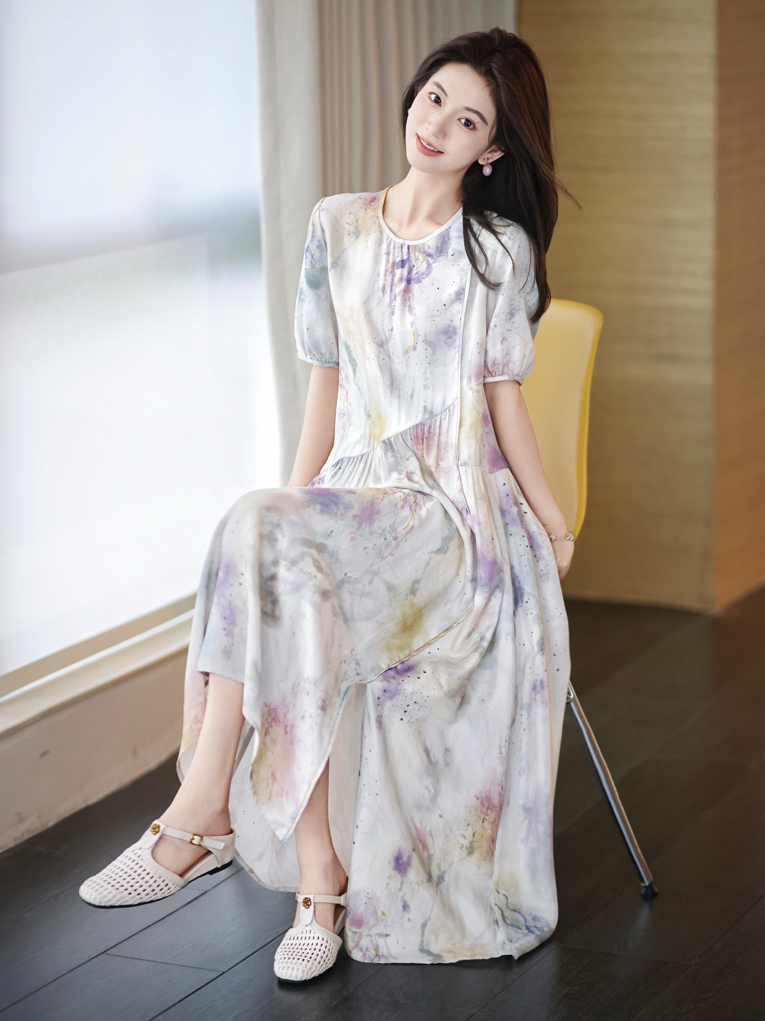 微风吹来了夏天，也吹来了漂亮连衣裙铜氨纤维*人丝清凉还很轻～粒粒提前试了下巨